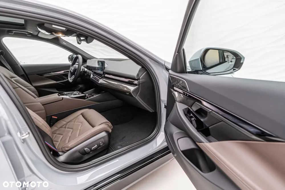 BMW Seria 5 520d xDrive mHEV - 21