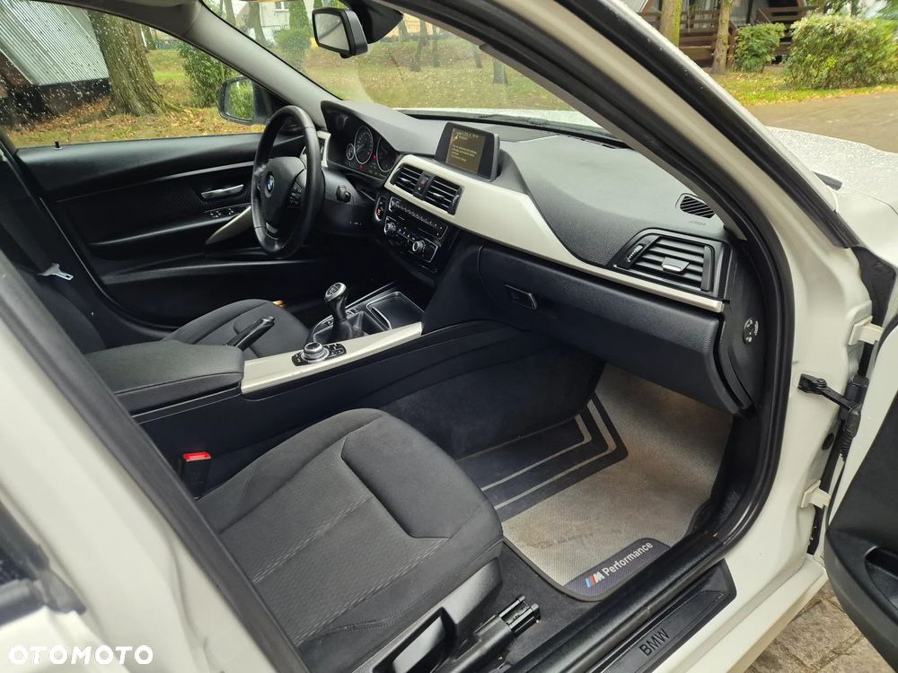 BMW Seria 3 318d M Sport - 13