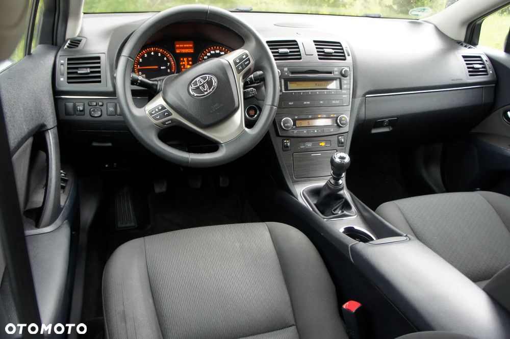 Toyota Avensis 1.8 Comfort - 19