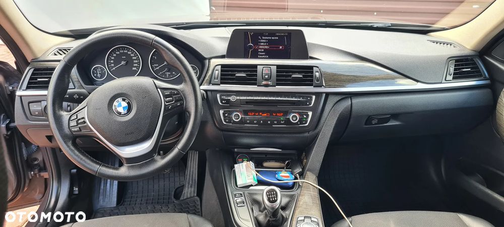 BMW Seria 3 320d - 11