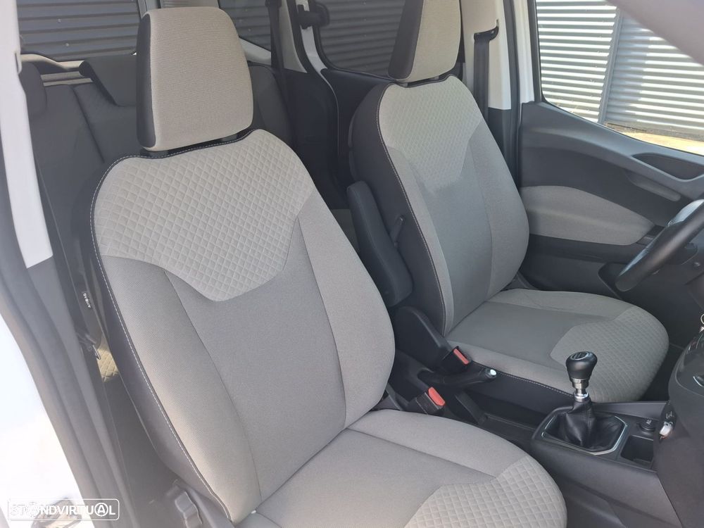 Ford Tourneo Courier 1.0 EcoBoost Titanium - 25