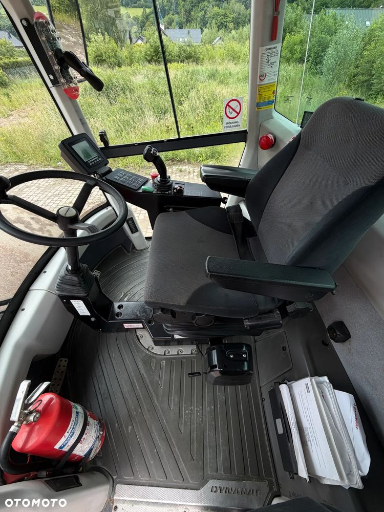 Atlas Copco DYNAPAC CA3500D Walec Drogowy Terenowy Guma-Stal. 12 ton. Import Norwegia 2015rok. Maszyna w pięknym stanie! Wentylacja Klima. Serwisy w Dekra AKTUALNE. Zero zniszczeń IGŁA Po serwisach eksploatacyjnych w Norwegii. Walec z Upadłości od pierwszego właściciela. Posiada system przeciwpożarowy! Obrotowy fotel wraz ze sterowaniem. Gniazdo 230volt. Dokumenty Dekra! Silnik Cummins 140Km. Nagłośnienie radio na pilot! Usb. Zero luzów i wycieków! - 8