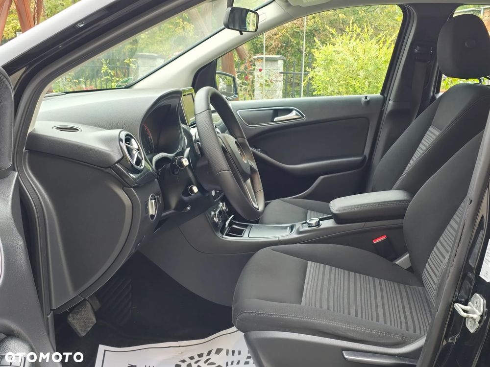 Mercedes-Benz Klasa B 180 CDI (BlueEFFICIENCY) 7G-DCT - 35