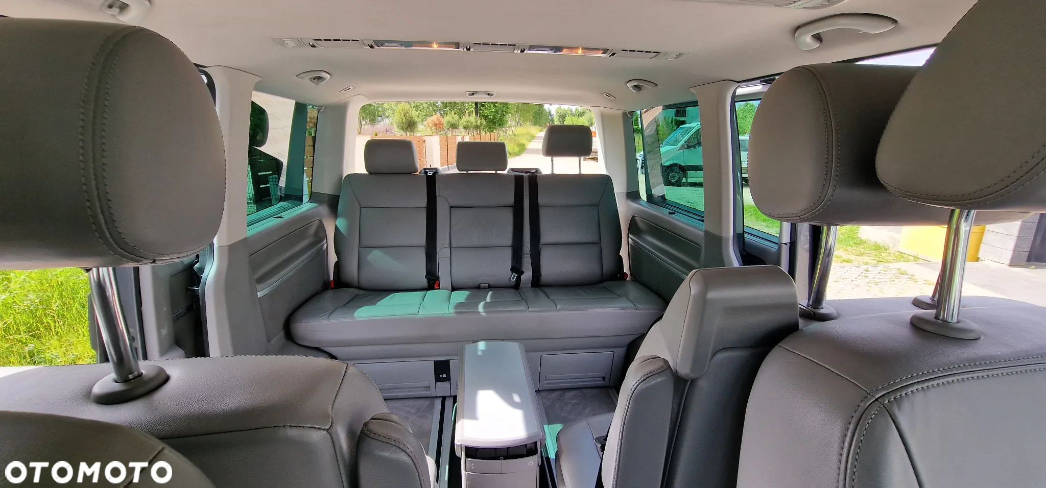 Volkswagen Multivan - 10