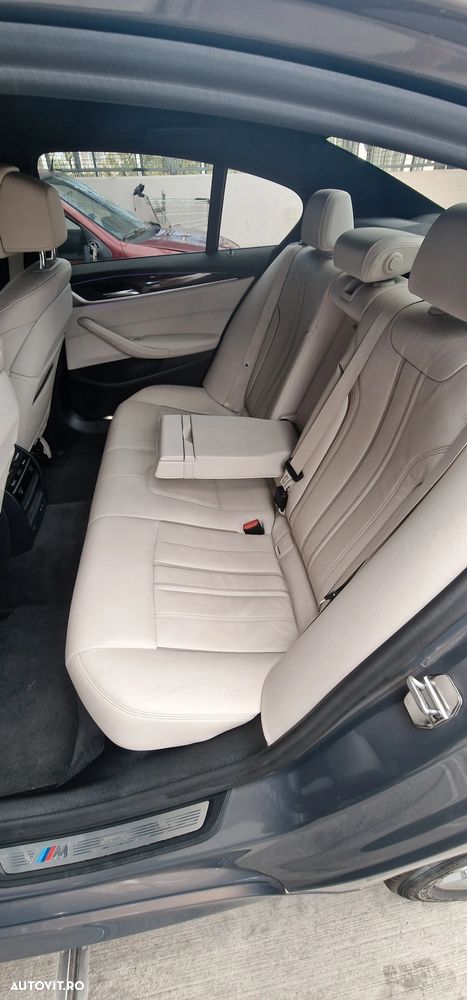 BMW Seria 5 530i xDrive AT - 13