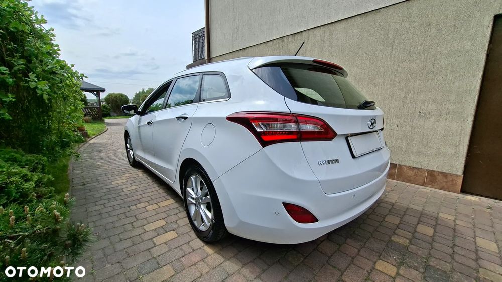 Hyundai i30 Kombi 1.6 GDi DCT Premium - 4