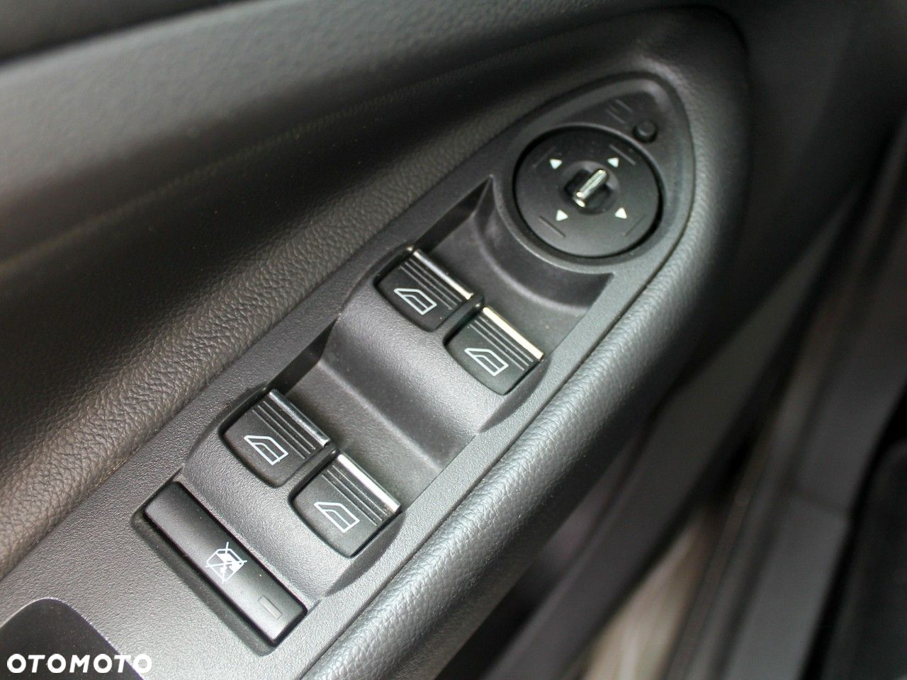 Ford Kuga - 10