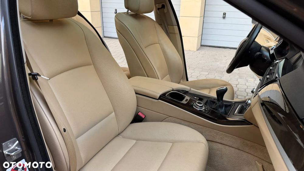 BMW Seria 5 520d Efficient Dynamics - 19