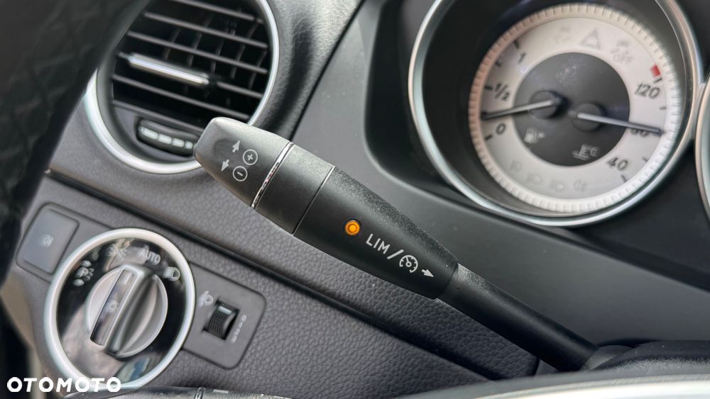 Mercedes-Benz Klasa C 180 BlueEFFICIENCY 7G-TRONIC Avantgarde - 23