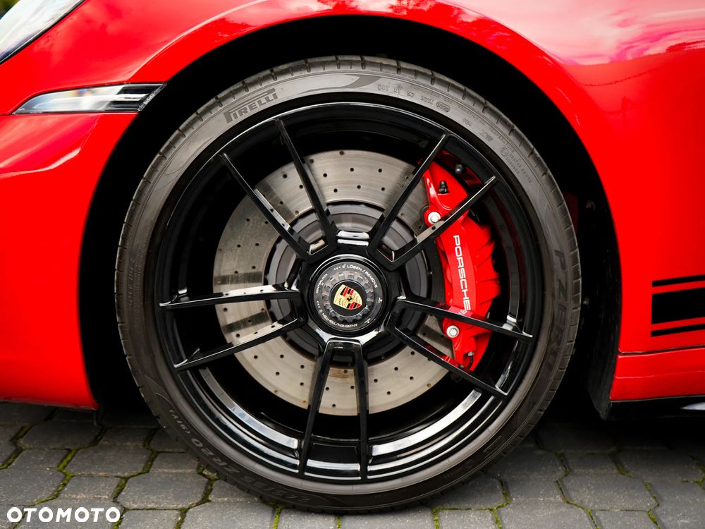 Porsche 911 Carrera GTS - 9