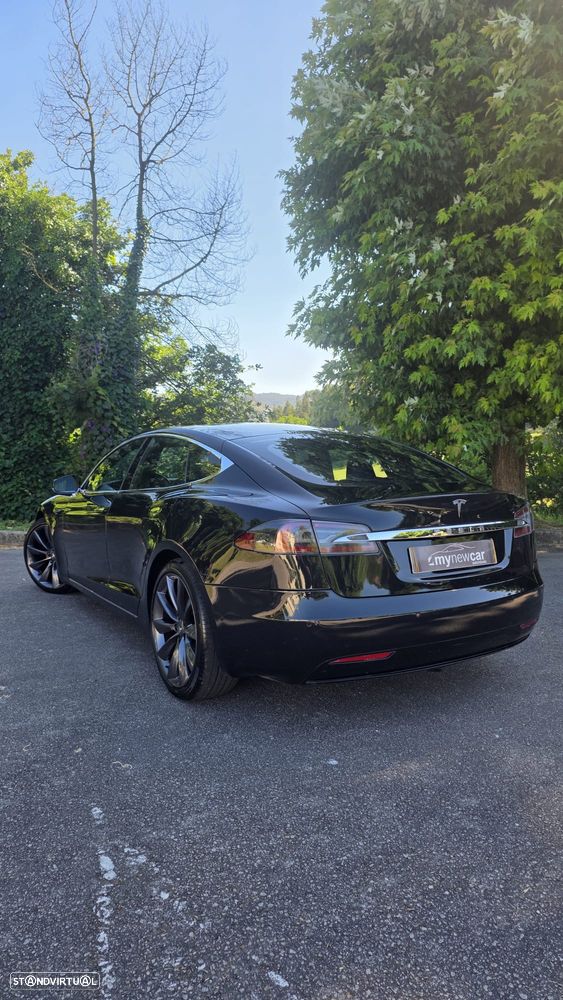 Tesla Model X - 3