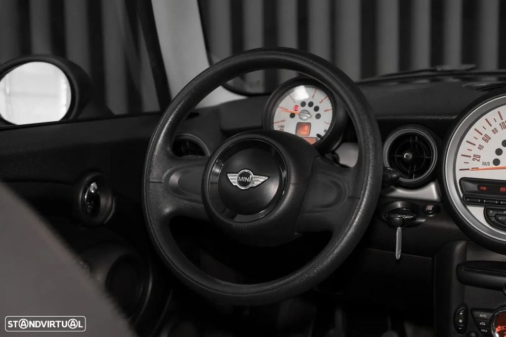 MINI 3 Portas One D - 17