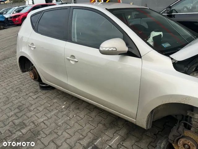 Hyundai I30 drzwi klapa zderzak QU czesci - 1