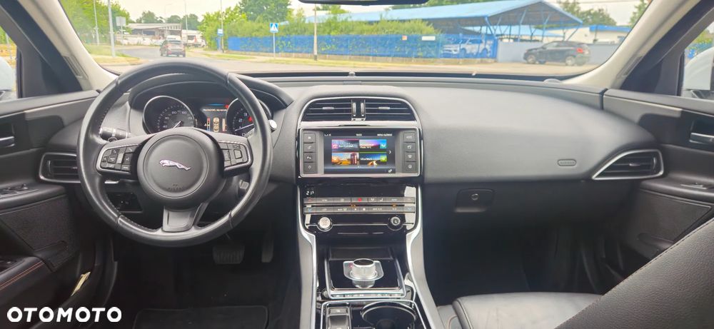 Jaguar XE 2.0 T Prestige - 6