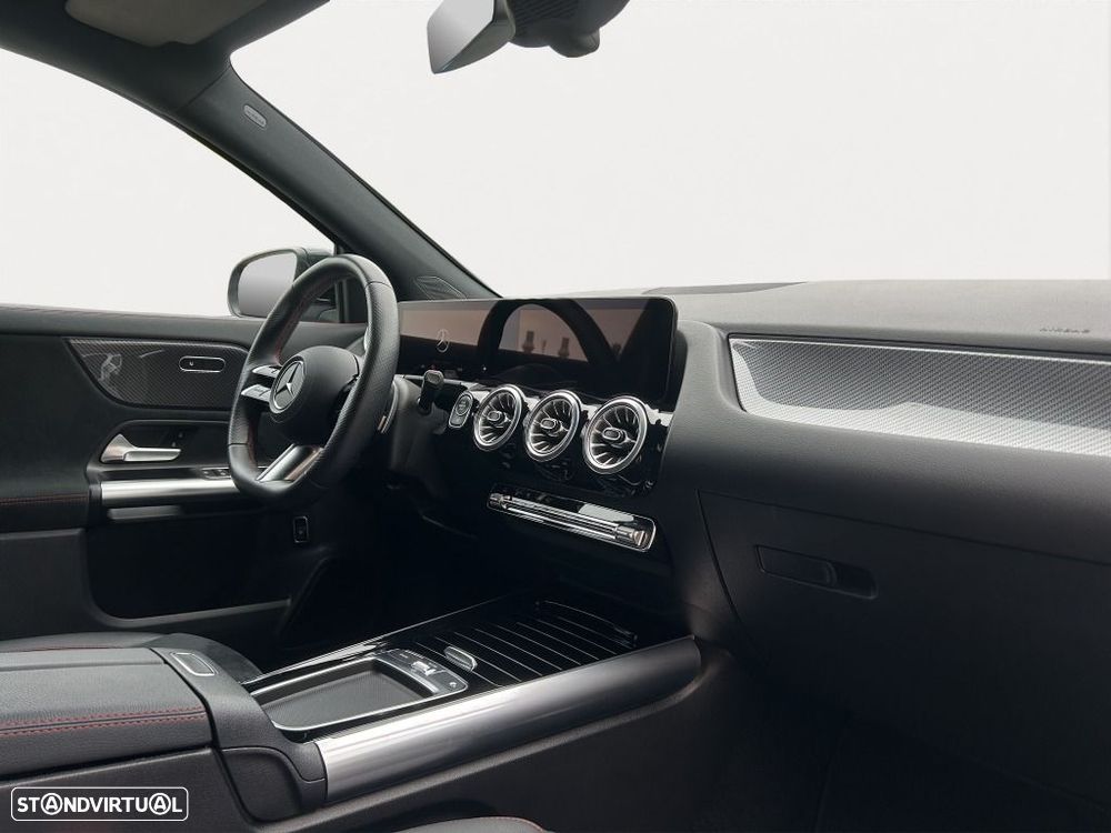 Mercedes-Benz GLA 180 — fotografia 12