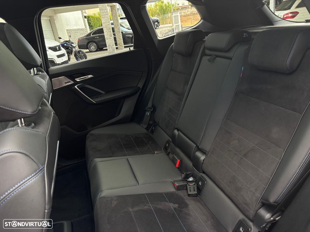 BMW iX1 xDrive30 M Sport Pack - 16