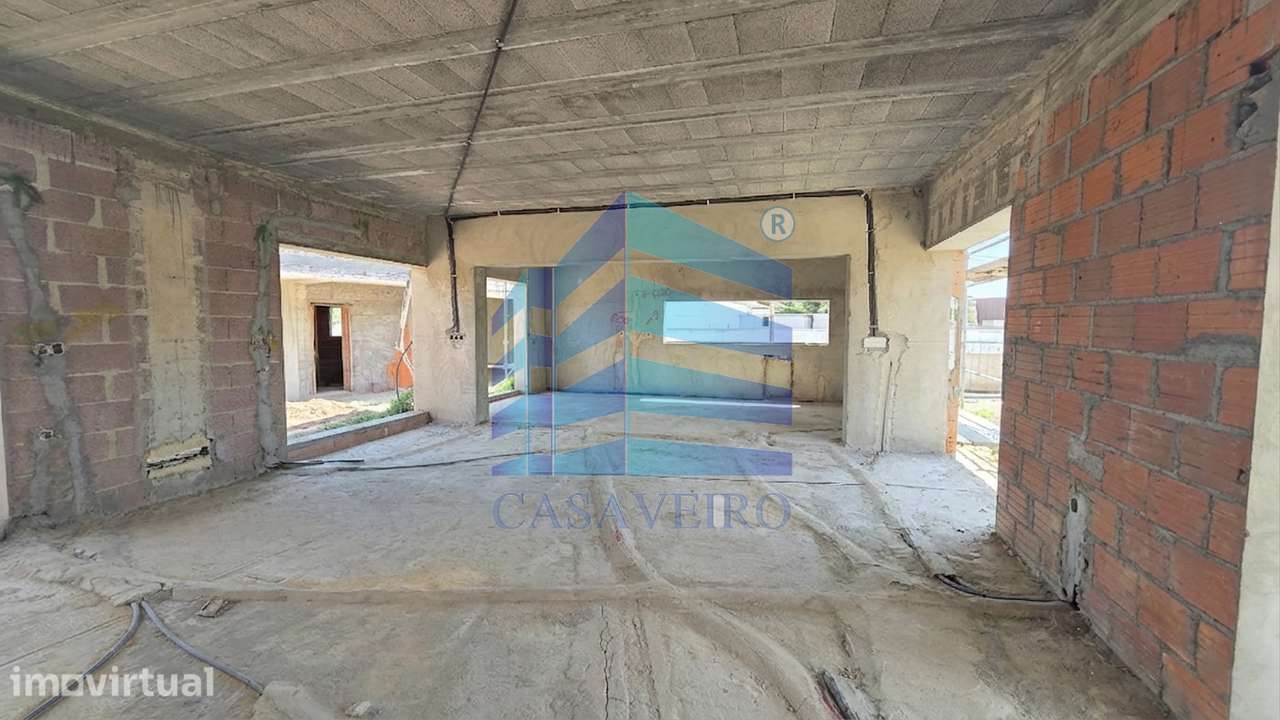 Moradia T3+1 Isolada com Piscina em Santa Joana - Grande imagem: 2/23