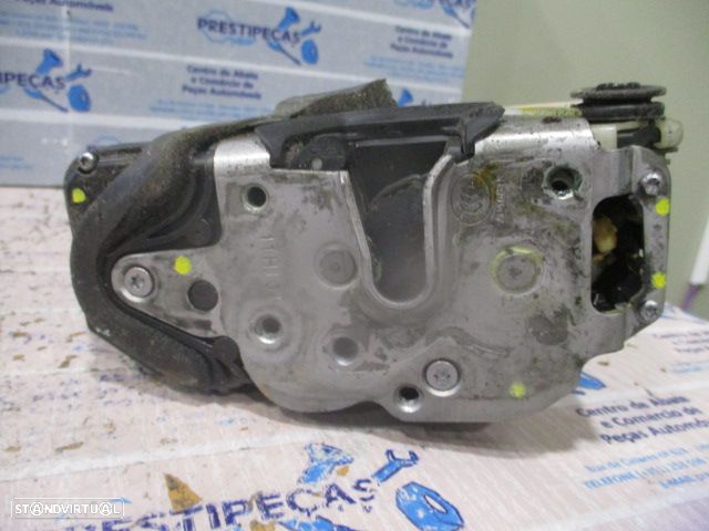 Fecho 13579557 OPEL ASTRA J FASE 1 2012 1.7CDTI 110CV 5P BRANCO TE 6 PINOS - 3