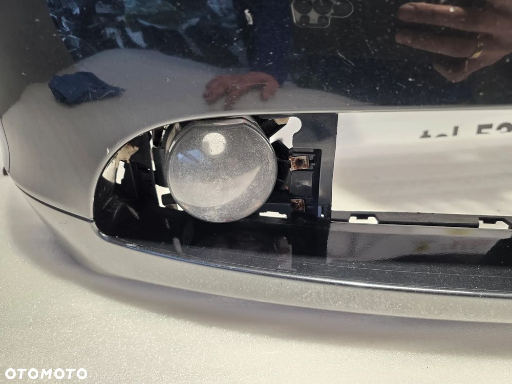 BMW E60 03-06 ZDERZAK PRZEDNI PRZÓD NA SPRYSKI + 4xPDC + INSTALACJA PDC + NERKI I GÓRNA CZĘŚĆ PASA , NR 5111703369 / 703369 , NR AUKCJI NZ1706 - 25