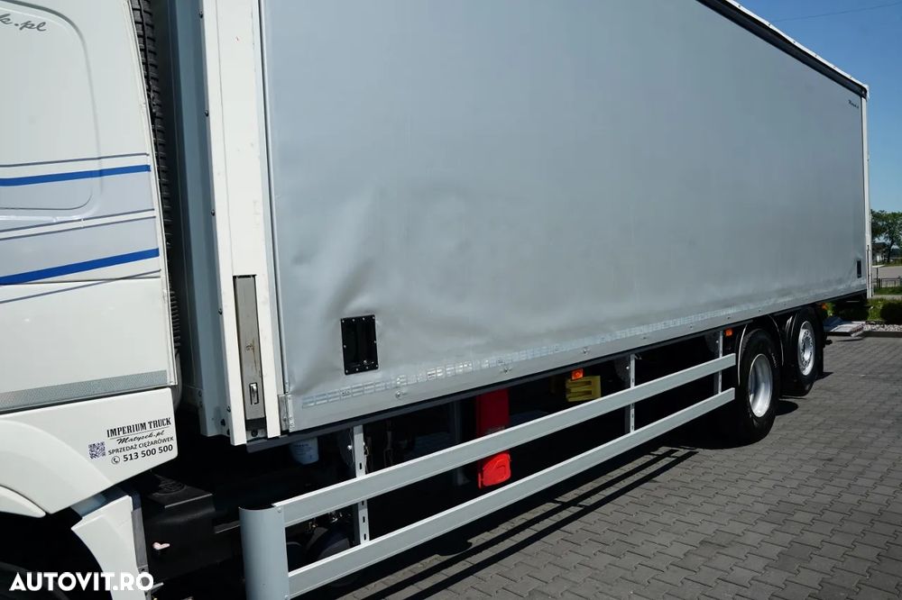 Volvo FM 370 / SOLO / CORTINĂ - 9,1 M / 6X2 / DHOLLANDIA LIFT - 2.000 KG / PODEA REZISTENTĂ / AER CONDIȚIONAT PARCARE / I-SHIFT / EURO 6 - 11