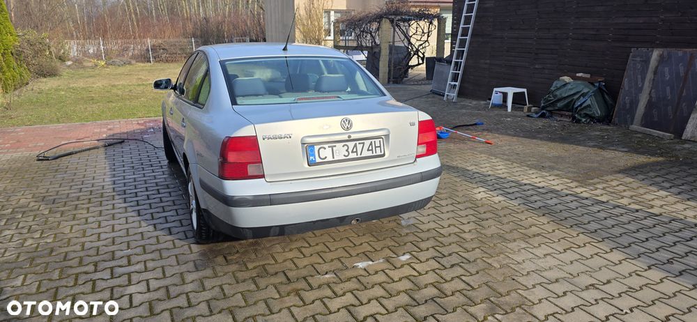 Volkswagen Passat 1.8 - 2