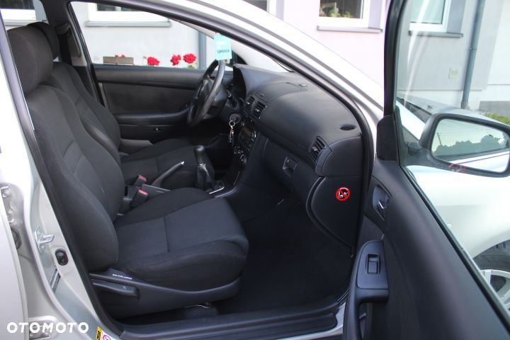 Toyota Avensis 1.8 VVT-i Luna - 29