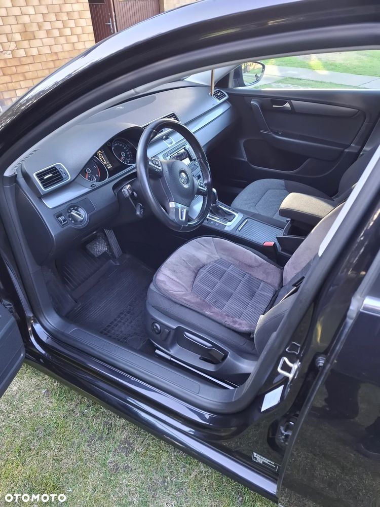 Volkswagen Passat 2.0 TDI Comfortline DSG - 11