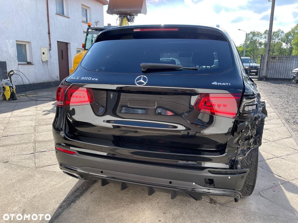 Mercedes-Benz GLC 300 de 4Matic 9G-TRONIC AMG Line - 33