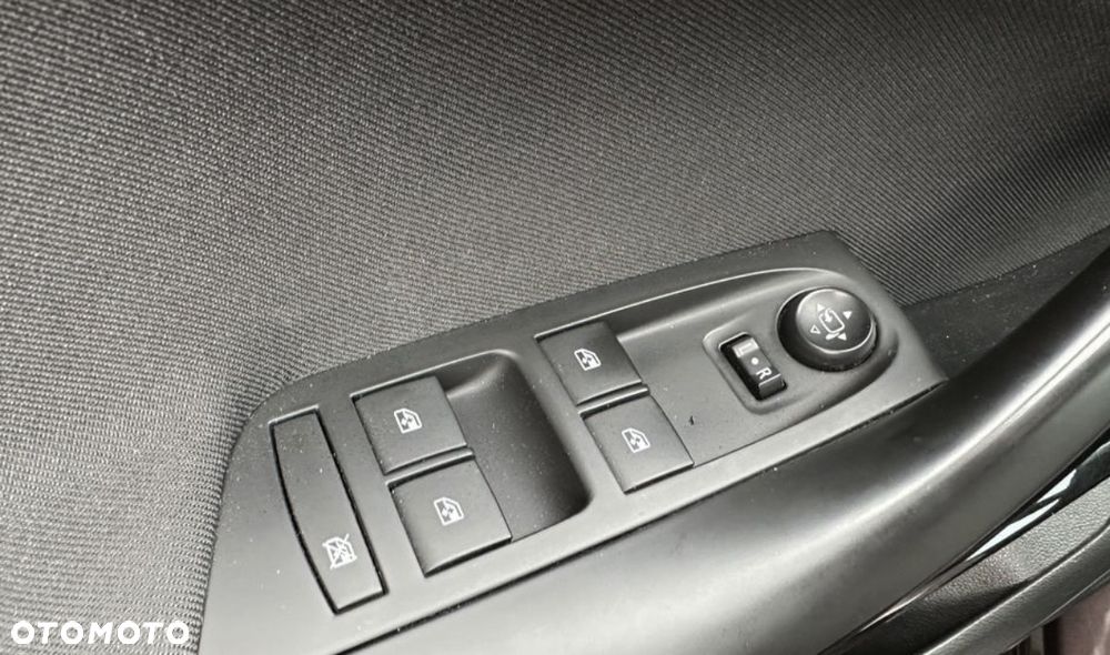 Opel Astra 1.4 T Dynamic S&S - 19