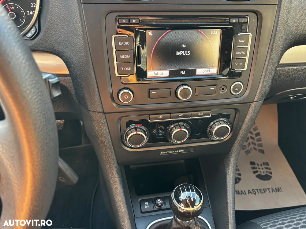 Volkswagen Golf 1.6 TDI BlueMotion Technology Comfortline - 12