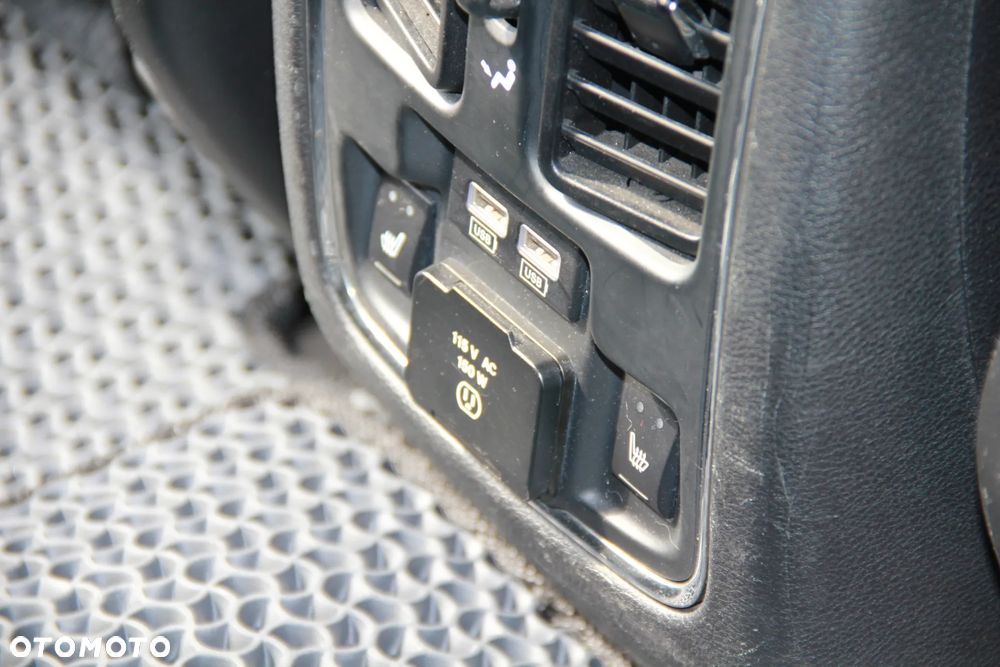 Jeep Grand Cherokee - 24