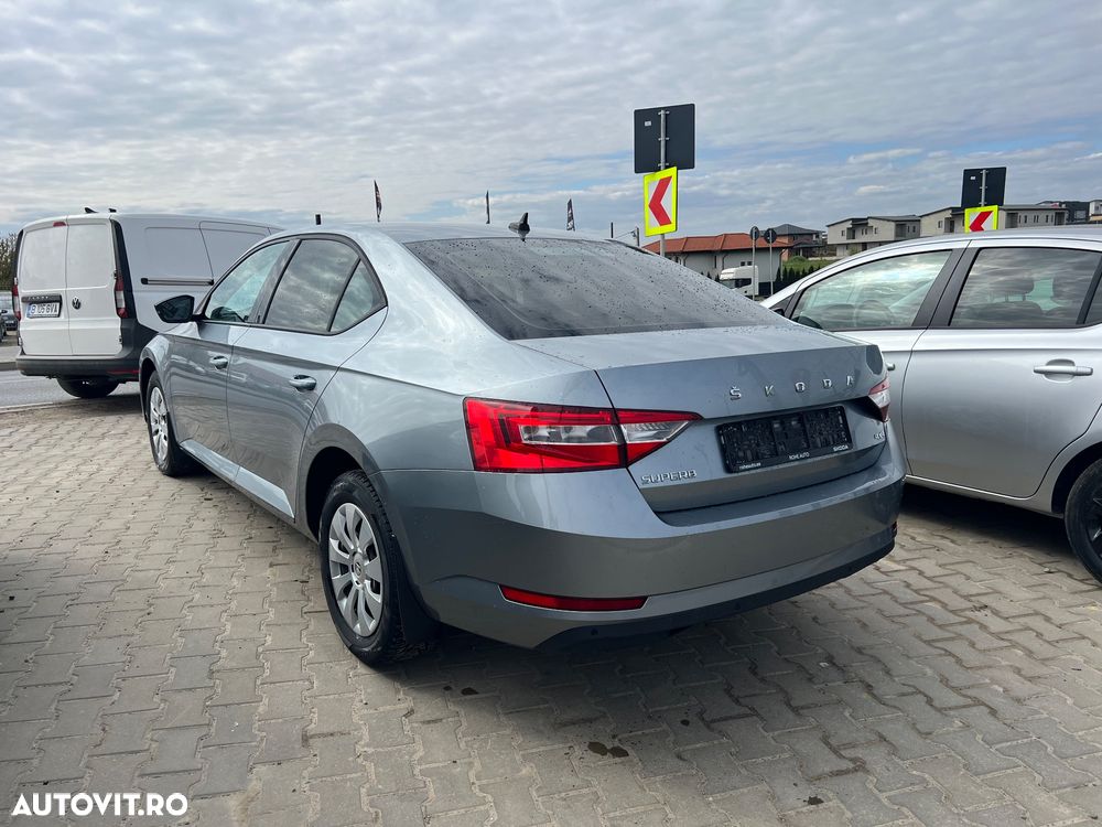 Skoda Superb 2.0 TDI 4X4 DSG Ambition - 4