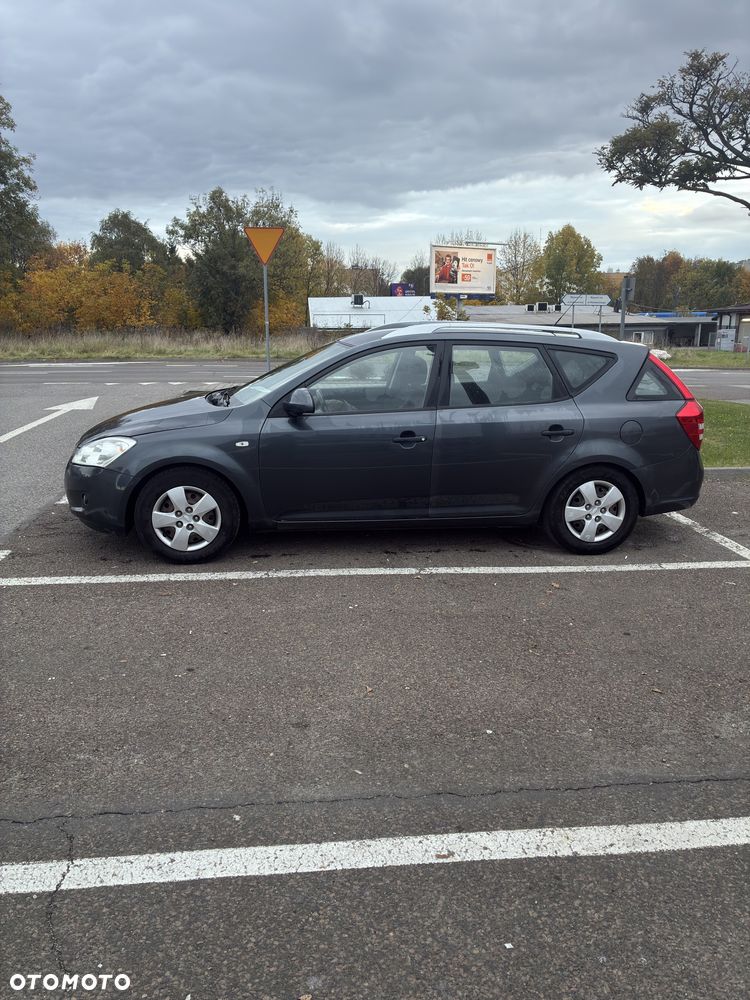 Kia Ceed - 4