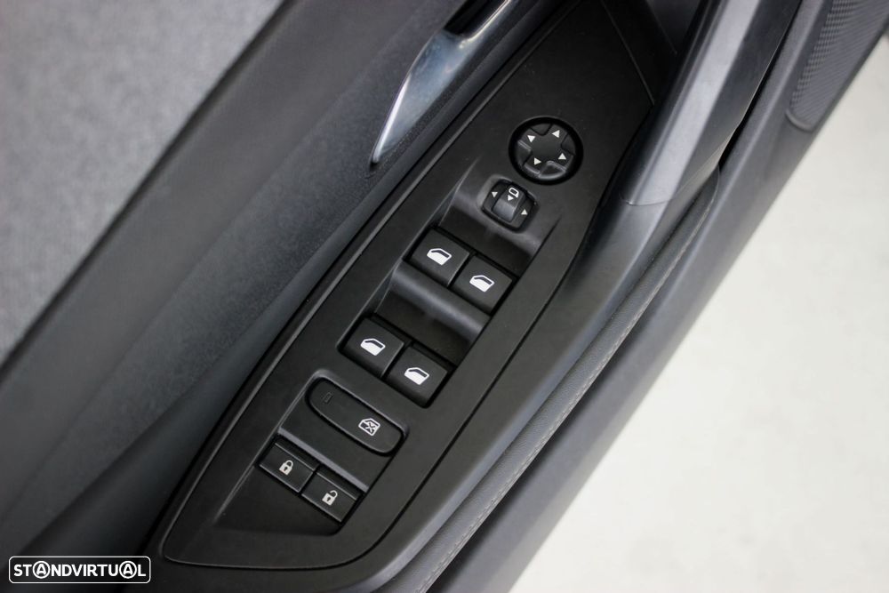 Peugeot 308 1.2 PureTech Allure EAT8 - 21