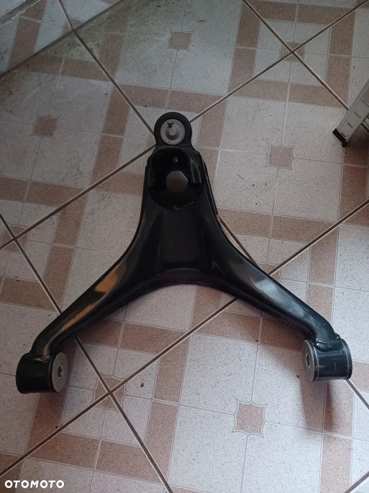 Wahacz dolny, prawy przód IVECO DAILY IV - 3