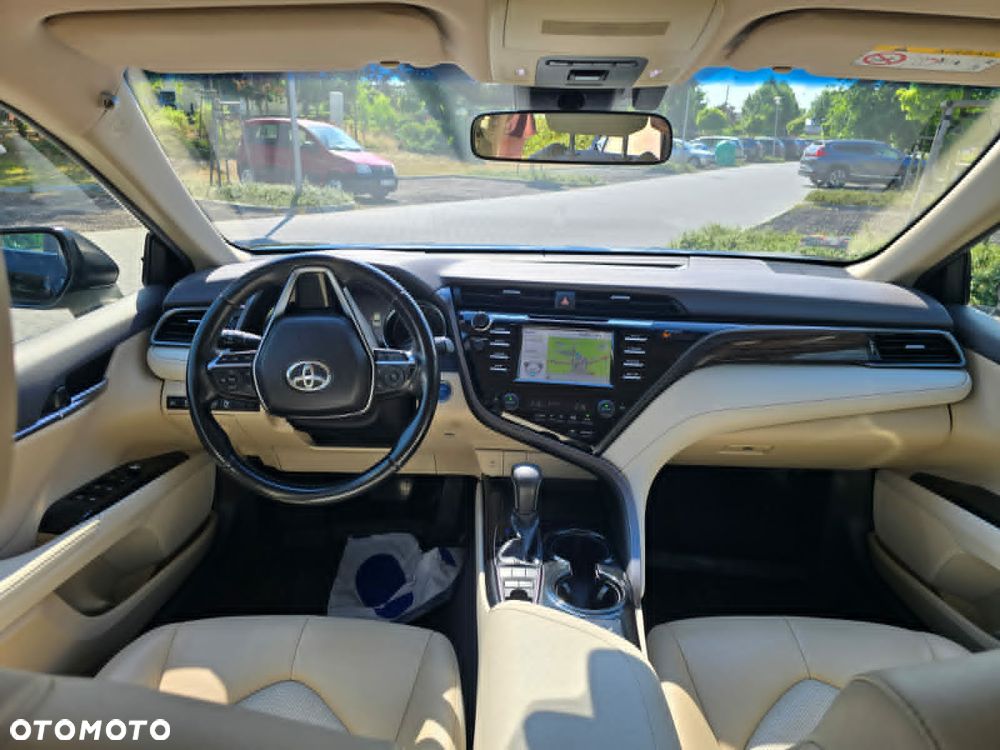 Toyota Camry 2.5 Hybrid Comfort CVT - 6