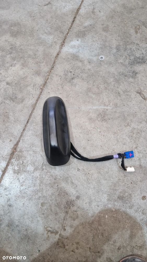 Antena dachowa Ram 1500 V P68475114AA - 2