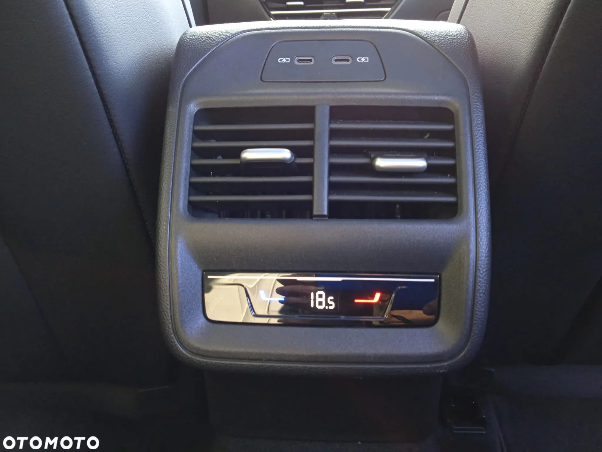 Volkswagen Passat 2.0 TDI SCR Elegance DSG - 14