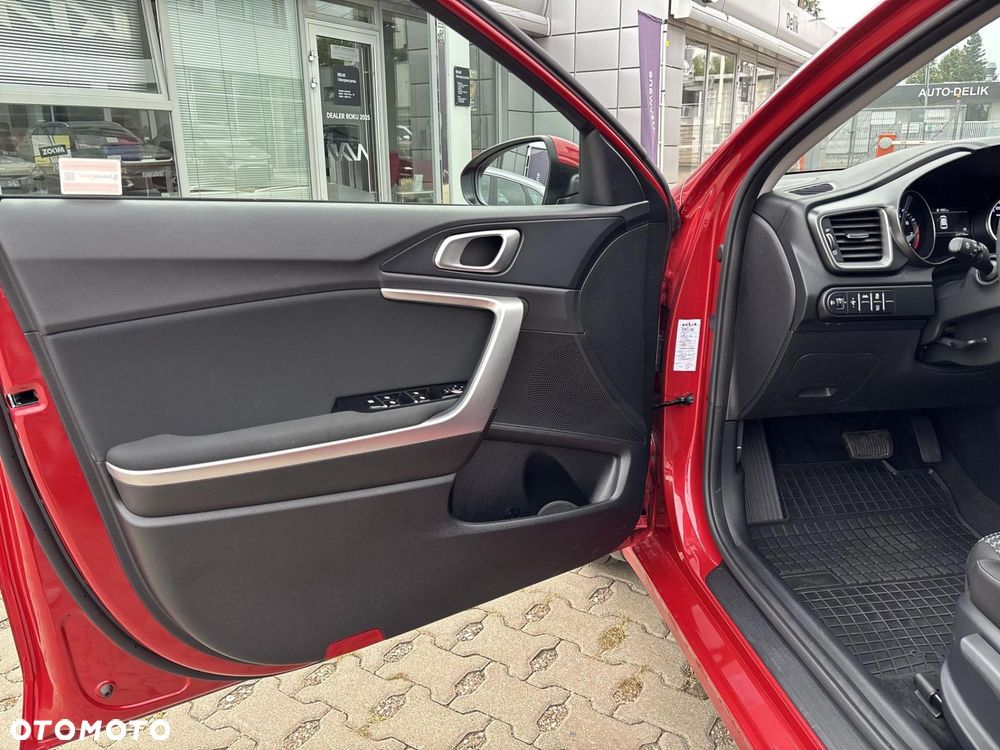 Kia Ceed 1.5 T-GDI M DCT - 11