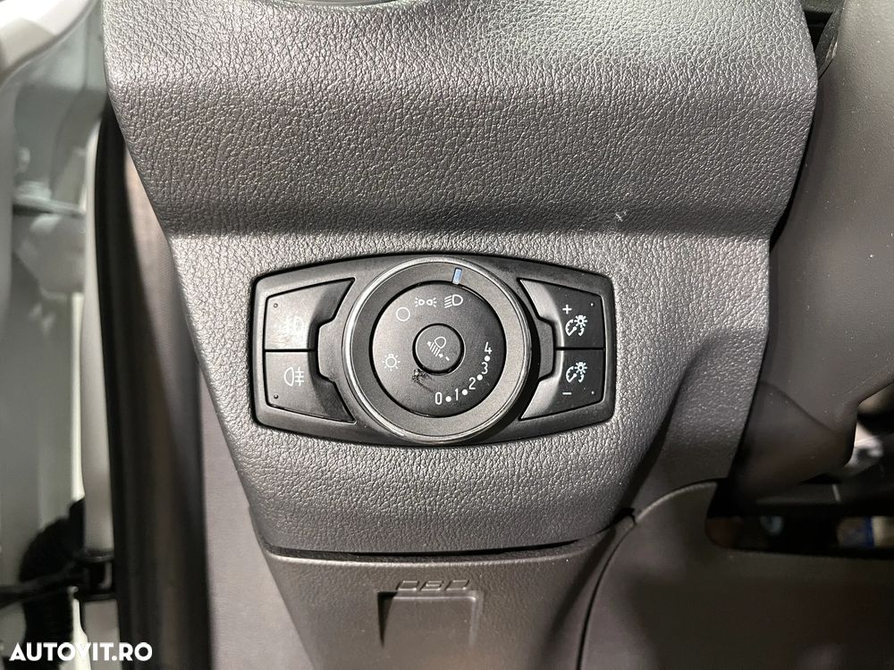Ford Transit Courier - 13