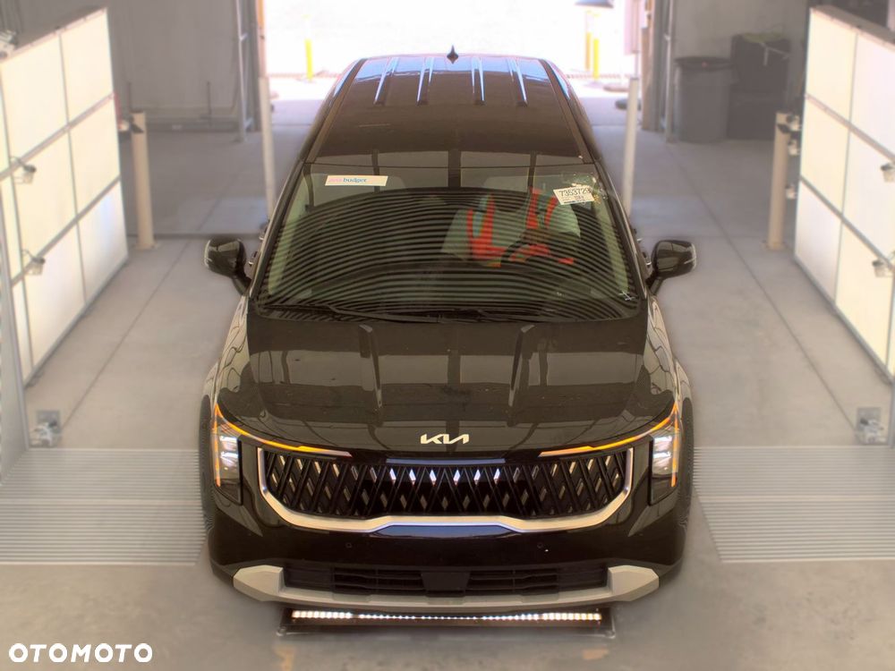 Kia Carnival - 2