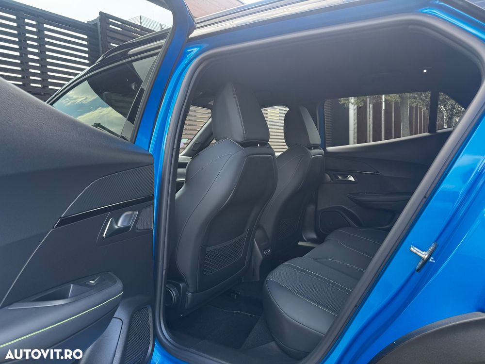Peugeot 2008 PureTech 130 EAT8 GT - 25