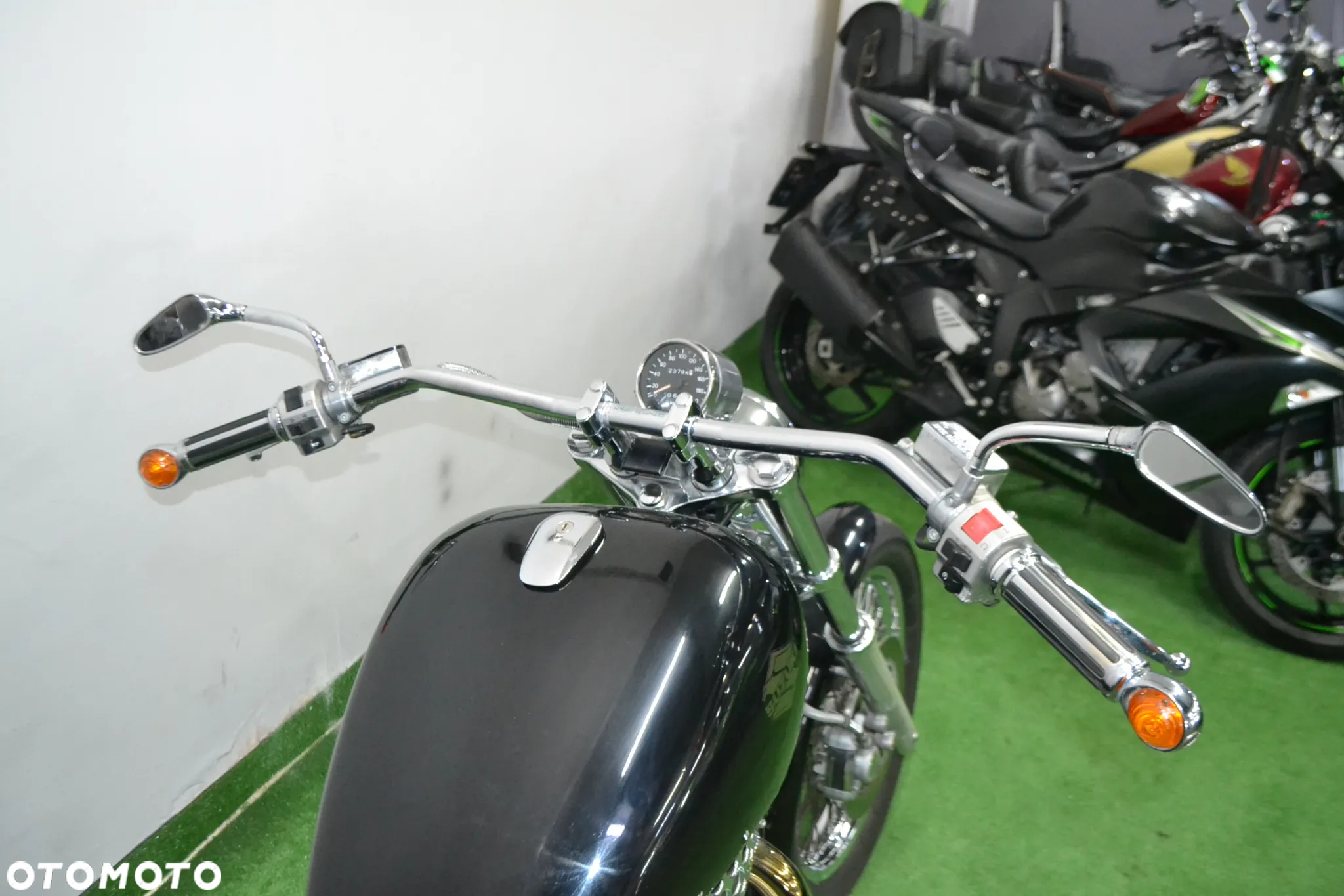 Suzuki Intruder - 6