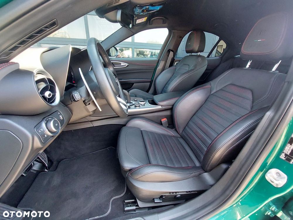 Alfa Romeo Giulia 2.0 Turbo Tributo Italiano Q4 - 12