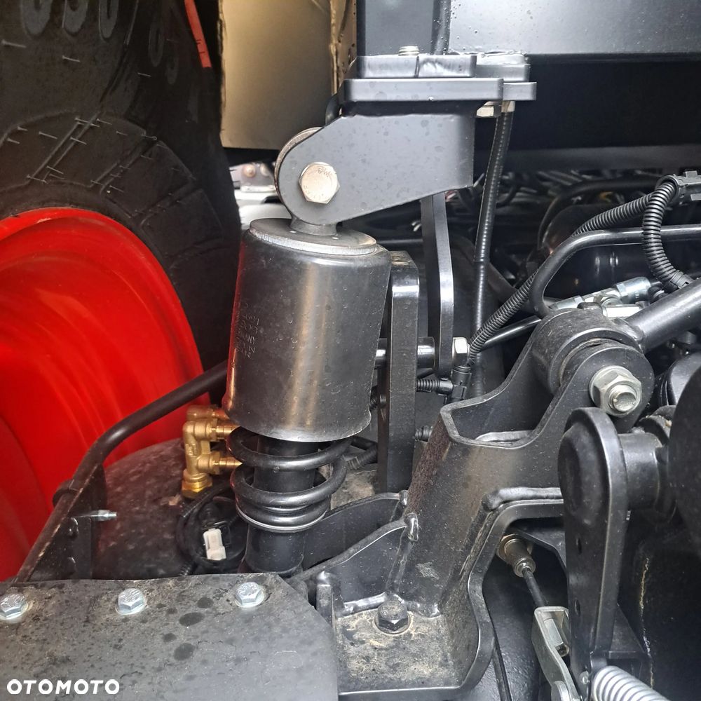 Zetor Seria 6 170 silnik Deutz AG Skrzynia ZF 54+27 biegów . 6 biegów pod obciążeniem - 39