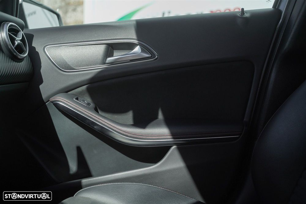 Mercedes-Benz A 180 d AMG Line - 30