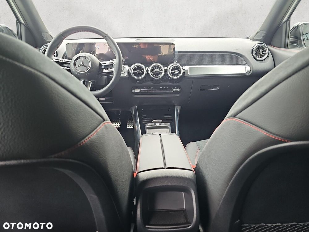 Mercedes-Benz GLB - 13