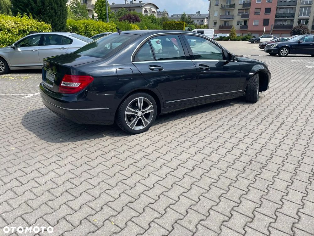 Mercedes-Benz Klasa C 200 CDI DPF (BlueEFFICIENCY) Elegance - 2