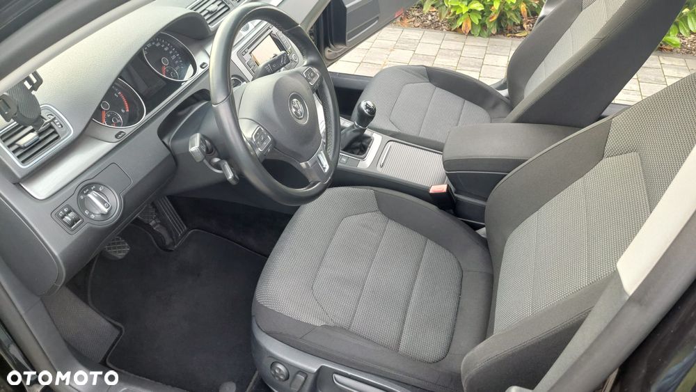 Volkswagen Passat - 14