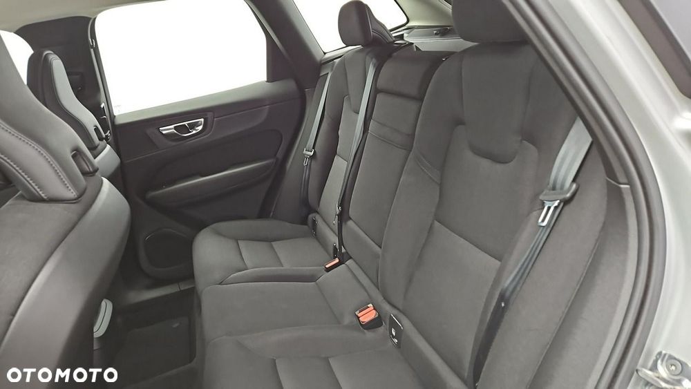Volvo XC 60 B4 B Momentum - 22